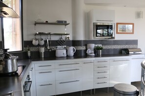 Fridge, microwave, oven, stovetop - ECO-Responsible Treehouse / Welcome to Nature (Moliets-et-Maa)