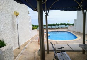Pool - Semi-detached house in a private urbanization by the sea. (Alcanar)