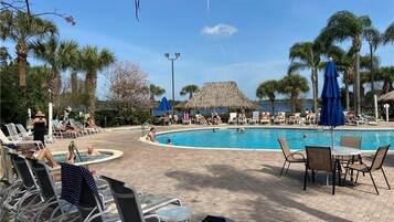 Piscine extérieure, piscine chauffée