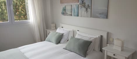 2 多间卧室、办公桌、熨斗/熨衣板、旅行婴儿床