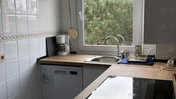 KĂŒhlschrank, Mikrowelle, Ofen, Herdplatte