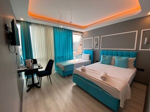 Desk, free WiFi - Cois Inn Royal Hotel (Arnavutköy)