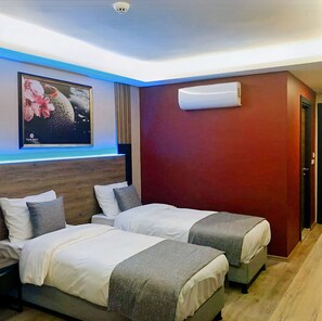 Desk, free WiFi - Cois Inn Royal Hotel (Arnavutköy)
