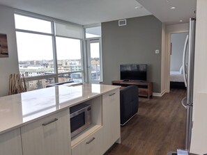 2 Schlafzimmer, Schreibtisch, Bügeleisen/Bügelbrett, Reisekinderbett