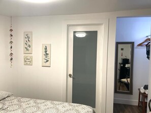 Desk, iron/ironing board, WiFi, bed sheets