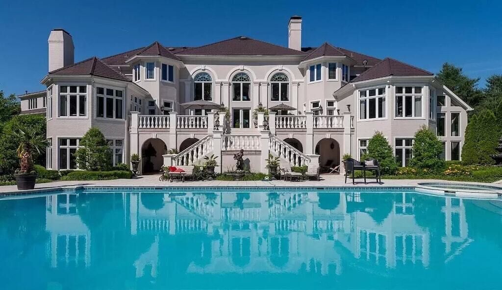 The Capital at Elkhorn Creek : Bourbon Country's Premiere Luxury Estate