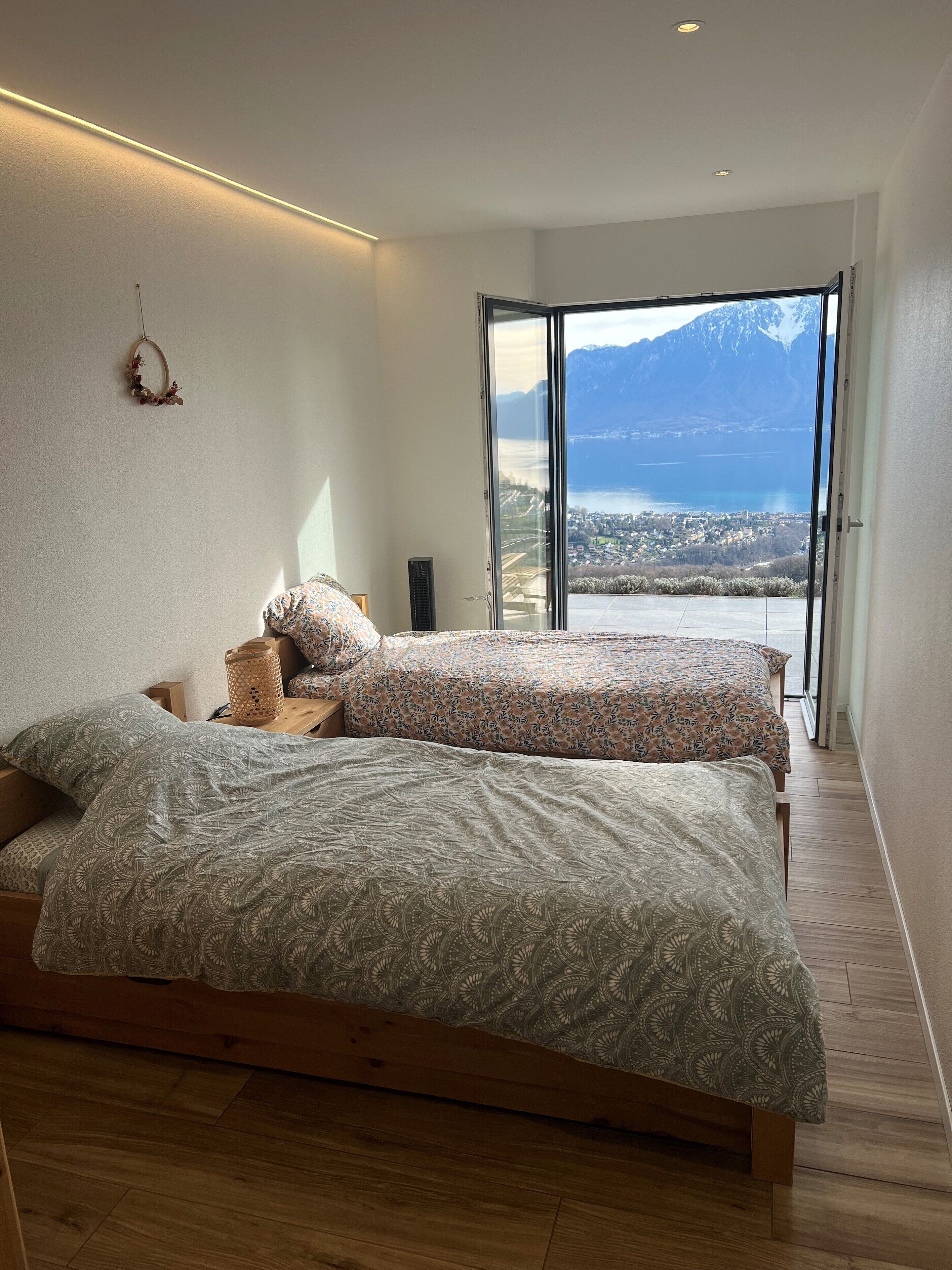 3 bedrooms, in-room safe, desk, soundproofing