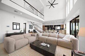 Smart TV, fireplace, stereo - Contemporary beachfront, pet friendly, hot tub, elevator, private boardwalk (Galveston)