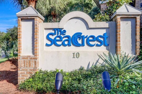 Property grounds - Luxury Beachfront Villa w/ Pool on Hilton Head (Hilton Head Island)