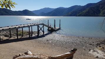 Na praia, espreguiçadeiras