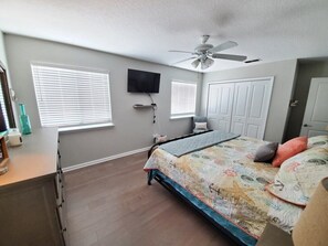 3 bedrooms, iron/ironing board, WiFi, bed sheets