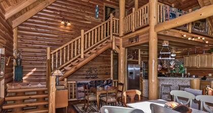 Large Cozy Cabin in Asheville Area Mountains