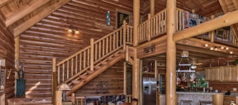 Large Cozy Cabin in Asheville Area Mountains