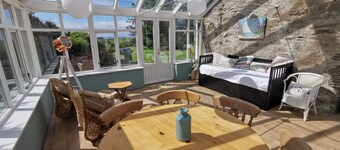 Cosy, Coastal Retreat with Large Garden and Epic Sun Room