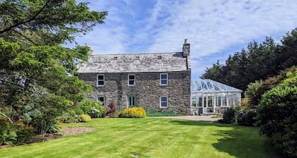 Cosy, Coastal Retreat with Large Garden and Epic Sun Room