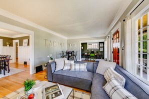 TV - The Proctor House: North End, Old Town, Ruston (Tacoma)