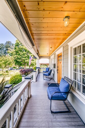 The Proctor House: North End, Old Town, Ruston