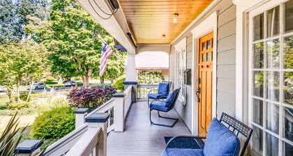 The Proctor House: North End, Old Town, Ruston