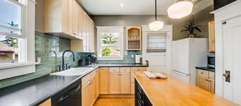 The Proctor House: North End, Old Town, Ruston