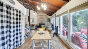 Dining - *Pet-friendly!* **Hot tub** (Long Pond)