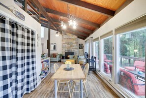 Dining - *Pet-friendly!* **Hot tub** (Long Pond)