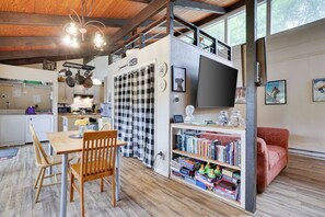 Interior - *Pet-friendly!* **Hot tub** (Long Pond)