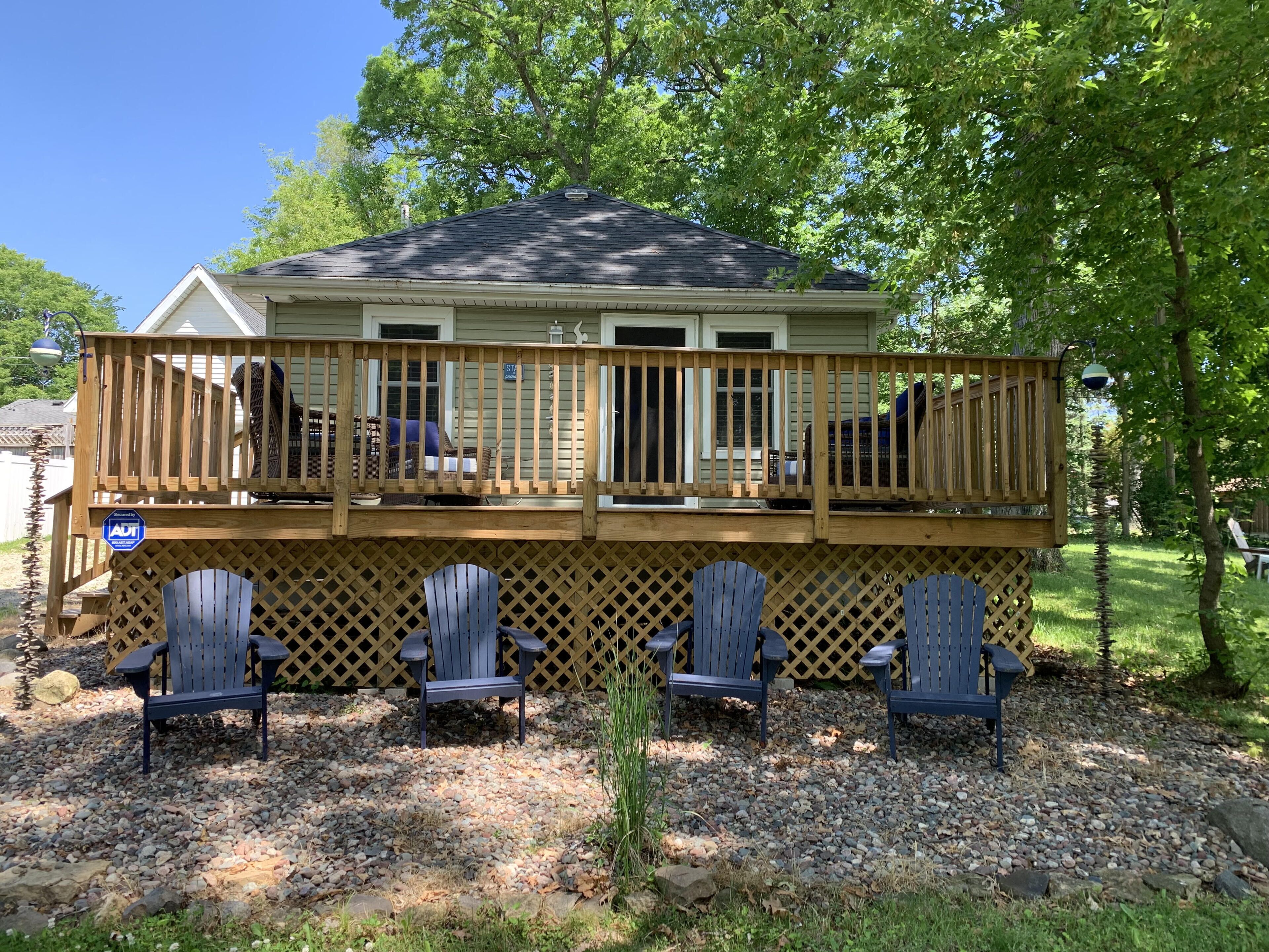 Adorable, Nautical Vibe Cottage w Lake Kosh Views & Close to all the FUN!