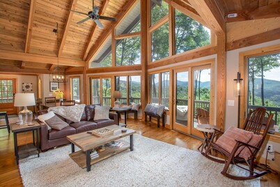 Mountain Lodge With Picturesque Views