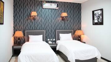 Escritorio, sistema de insonorización, wifi gratis y ropa de cama