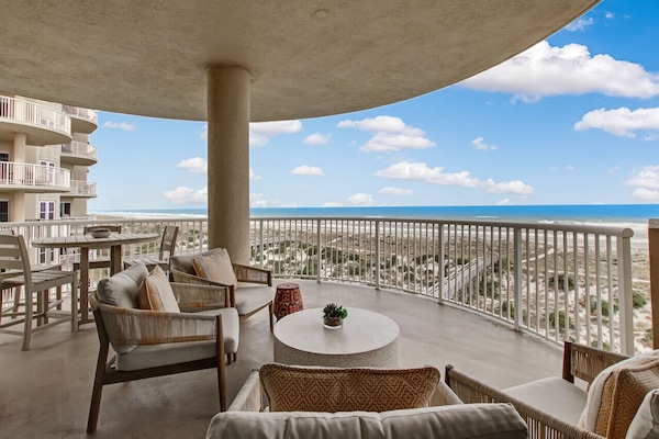 Incredible views of the ocean for miles