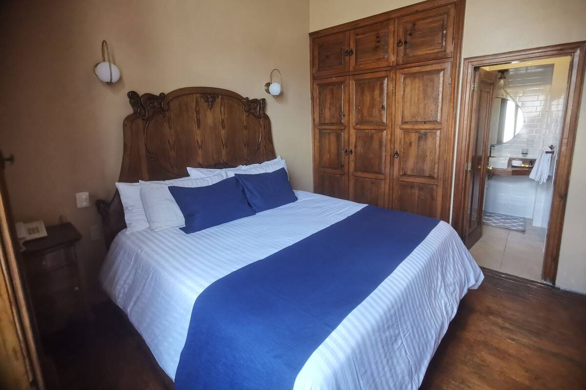 Standard Suite, Balcony | Television