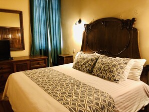 Family Suite, 2 Bedrooms, Non Smoking, City View | Individually decorated, individually furnished, free WiFi, bed sheets