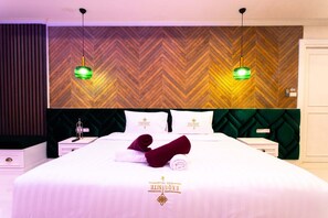 5 bedrooms, WiFi, bed sheets - Pool Villa Pattaya - Exquisite Pool Villa H (Pattaya City)