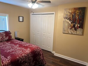 4 bedrooms, iron/ironing board, WiFi, bed sheets