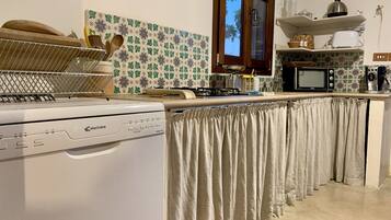 Kühlschrank, Mikrowelle, Ofen, Geschirrspüler