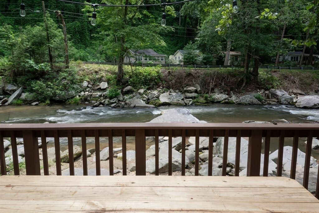 Rocky River Retreat - Pet Friendly, Riverfront!