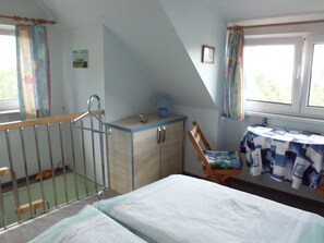 1 bedroom, bed sheets