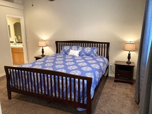 3 habitaciones, tabla de planchar con plancha y cuna de viaje 