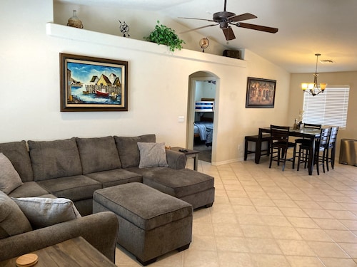 Quiet cul-de-sac location with lake views from rooftop terrace