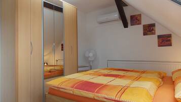 2 habitaciones, escritorio, wifi y ropa de cama