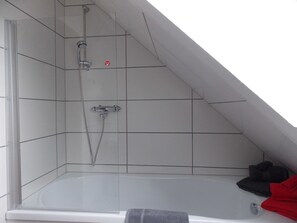 Serviettes fournies, savon, papier toilette