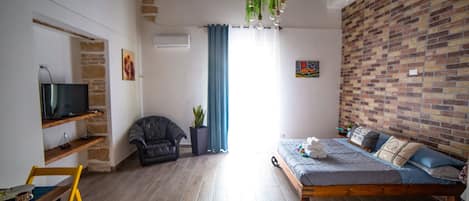 1 室のベッドルーム、WiFi