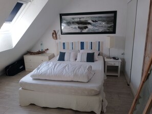 1 bedroom, travel cot, free WiFi