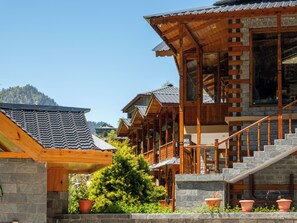 Exterior - 8fold by Larisa, Jibhi (Banjar)