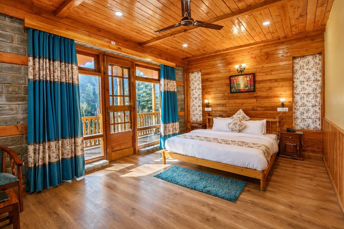 Deluxe Mountain View Room With Balcony | Premium bedding, down comforters, pillowtop beds, in-room safe