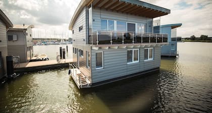 Floating-house Nr. 6 Idun mit Kamin - 02. Floating Houses mit Kamin