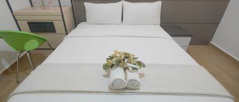 46 bedrooms, desk, WiFi