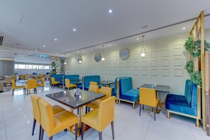 Restaurant - Howard Johnson Plaza By Wyndham Dubai Deira (Dubai)