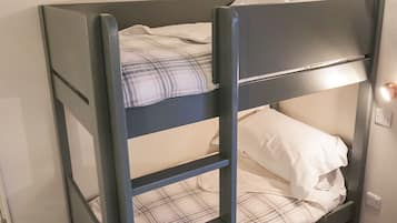 Family Room | Desk, laptop workspace, iron/ironing board, free WiFi