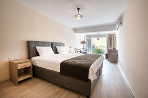 Premium bedding, individually decorated, individually furnished, desk - Farrys Boutique Hotel & Beach Club (Bodrum)